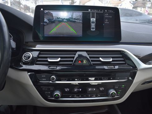 Used 2023 BMW 530e xDrive w/ Convenience Package image 19