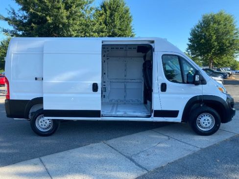 Used 2026 RAM ProMaster 2500 w/ Convenience Group FWD image 5