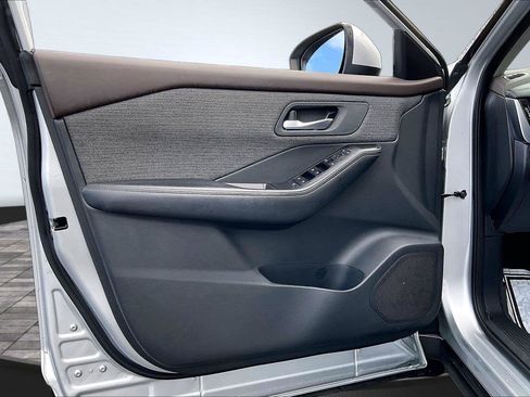 Certified 2021 Nissan Rogue SV FWD image 23