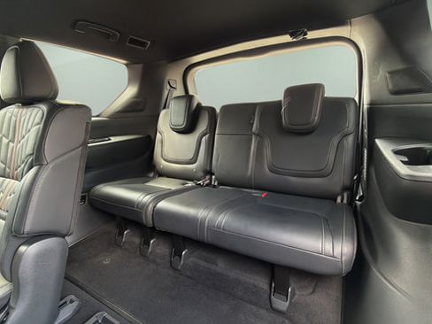 Used 2025 Nissan Armada PRO-4X AWD/4WD image 12