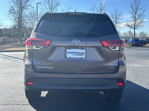 Used 2017 Toyota Highlander XLE image 8