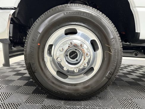 New 2025 Ford F350 XL w/ XL Chrome Package image 4