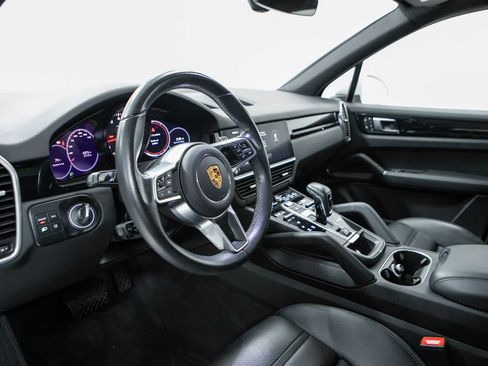 Certified 2022 Porsche Cayenne AWD/4WD image 4