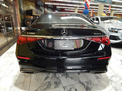 Used 2023 Mercedes-Benz S 580 4MATIC Sedan w/ AMG Line image 6