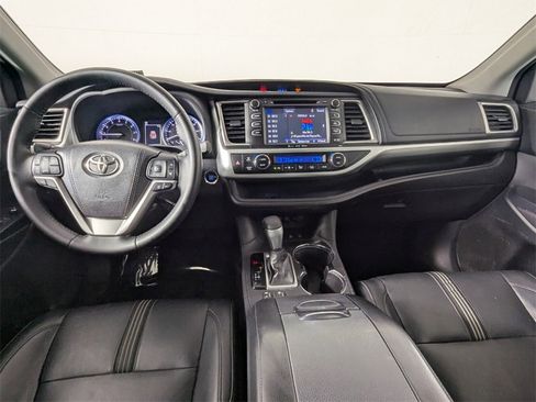 Used 2017 Toyota Highlander SE image 14
