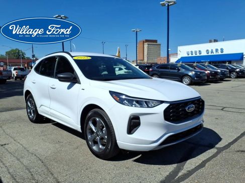 Used 2023 Ford Escape ST-Line w/ Tech Pack #1 AWD/4WD image 4