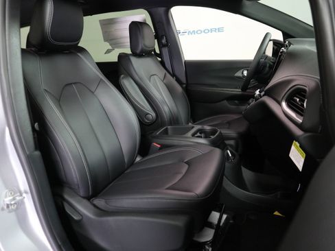 New 2026 Chrysler Pacifica Select image 20