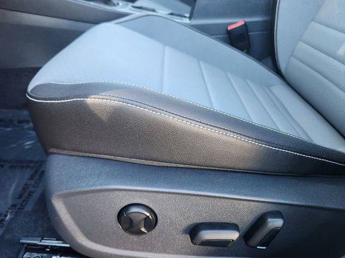 Certified 2025 Volkswagen Jetta SE image 9