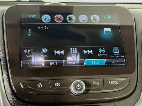 Used 2018 Chevrolet Equinox Premier image 17