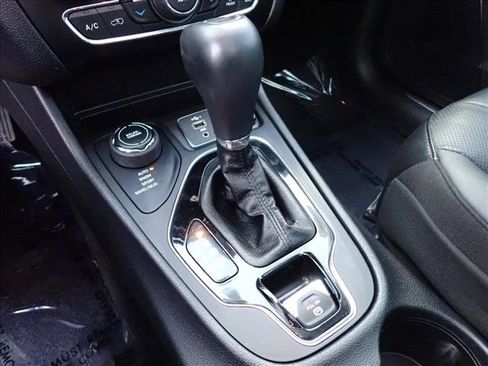 Used 2020 Jeep Cherokee Limited image 20