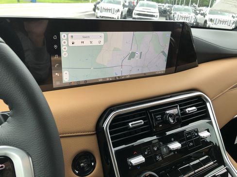 New 2025 Nissan Armada SL w/ Captain's Chari Seat Package image 31