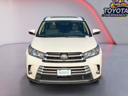 Used 2017 Toyota Highlander XLE image 2