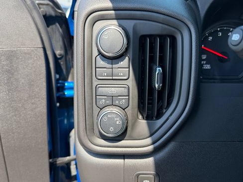Used 2024 Chevrolet Silverado 1500 Custom Trail Boss w/ Dark Appearance Package AWD/4WD image 19