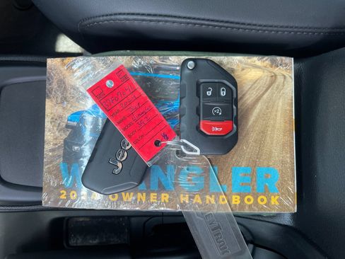 Used 2024 Jeep Wrangler Unlimited Rubicon 392 AWD/4WD image 10