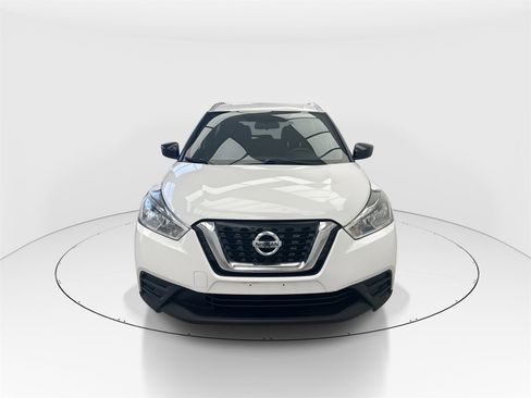 Used 2019 Nissan Kicks S image 3