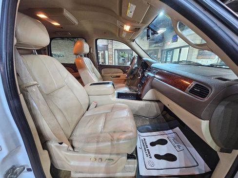 Used 2011 Chevrolet Tahoe LT w/ Luxury Package RWD image 13