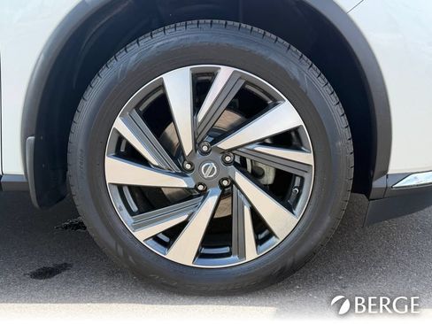 Used 2016 Nissan Murano Platinum w/ Platinum Technology Package FWD image 11