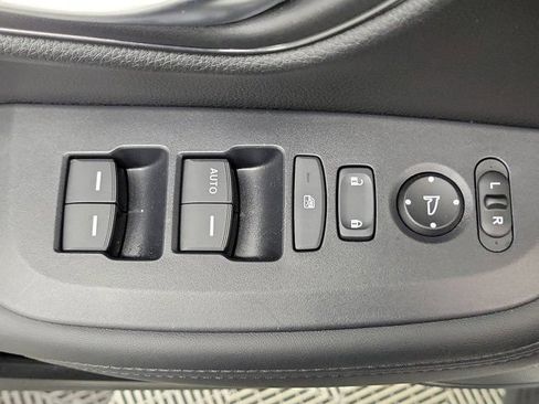 Certified 2025 Honda HR-V LX image 19