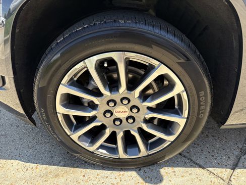 Used 2022 GMC Acadia Denali w/ Denali Technology Package image 10