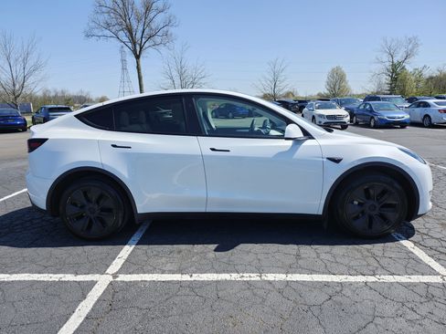 Used 2024 Tesla Model Y Long Range AWD/4WD image 16
