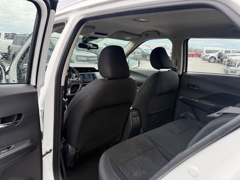 Used 2023 Nissan Kicks SV image 8