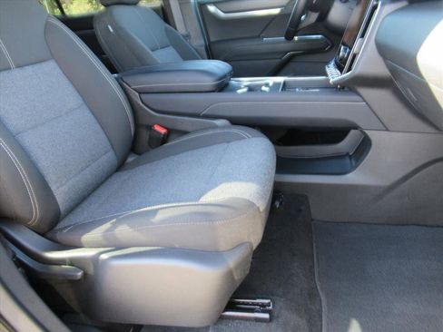 Used 2025 GMC Acadia Elevation image 9