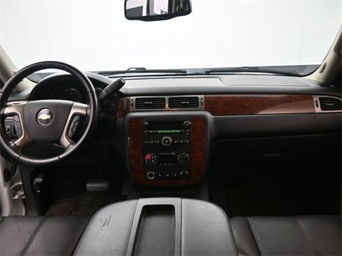 Used 2011 Chevrolet Suburban LT image 16