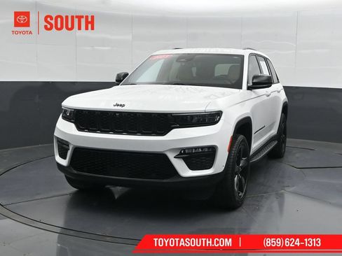 Used 2023 Jeep Grand Cherokee Limited w/ Luxury Tech Group II AWD/4WD image 5