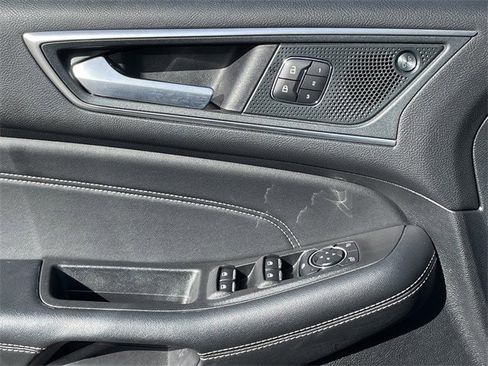 Used 2024 Ford Edge Titanium image 25