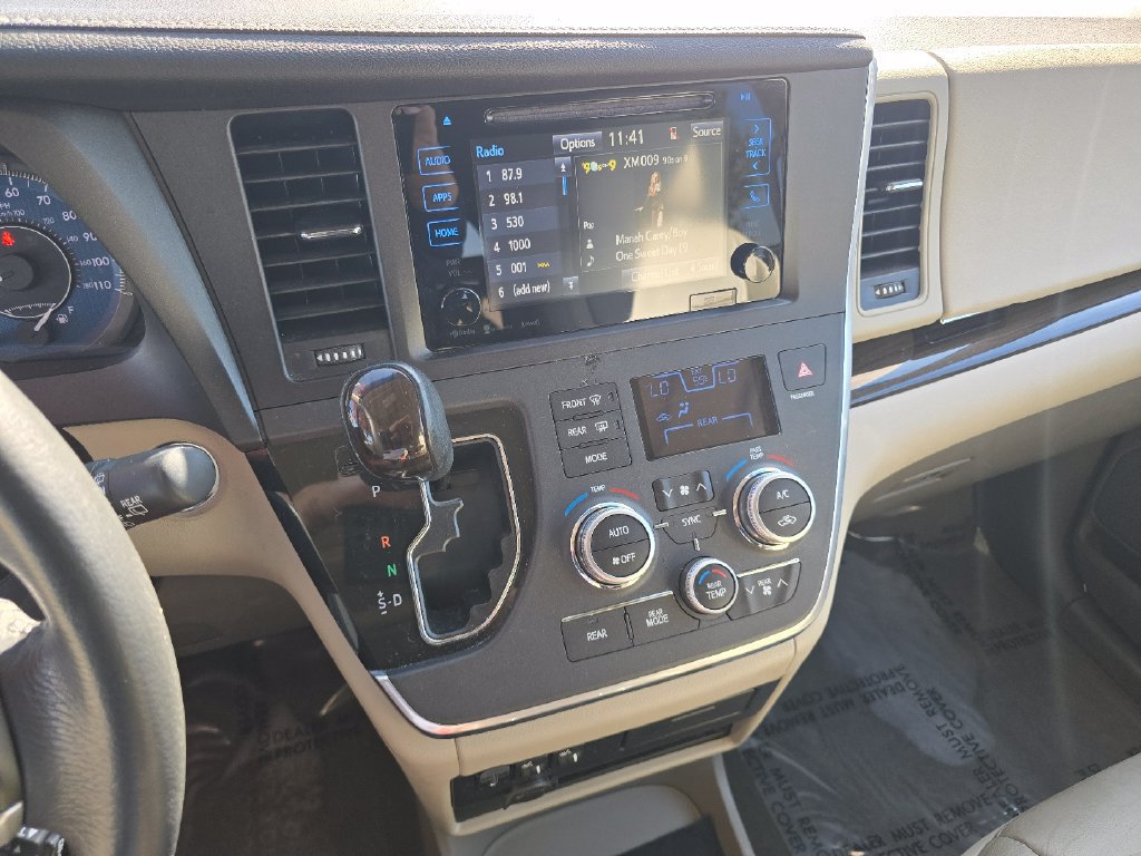 Used 2017 Toyota Sienna XLE Premium AWD/4WD image 37