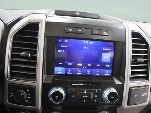 Used 2019 Ford F150 Lariat w/ Equipment Group 502A Luxury AWD/4WD image 11