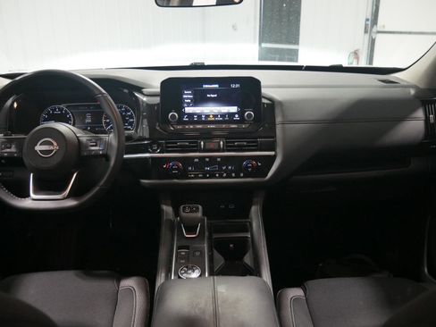 Used 2025 Nissan Pathfinder SV image 20