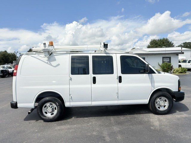 Used 2011 Chevrolet Express 2500 RWD image 2