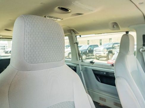 Used 2014 Ford E-350 and Econoline 350 XLT image 36