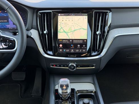 Certified 2025 Volvo V60 B5 Cross Country Ultra AWD/4WD image 24