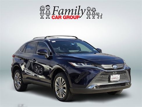 Used 2022 Toyota Venza Limited image 2