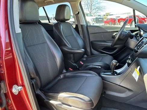 Used 2021 Chevrolet Trax LT w/ Sport Edition image 27