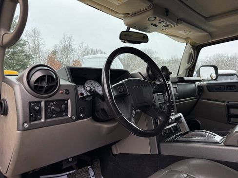 Used 2003 HUMMER H2 w/ Preferred Equipment Group image 13