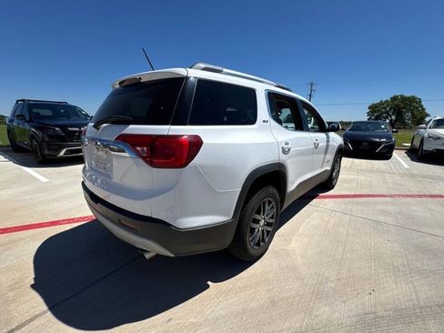 Used 2017 GMC Acadia SLT FWD image 4