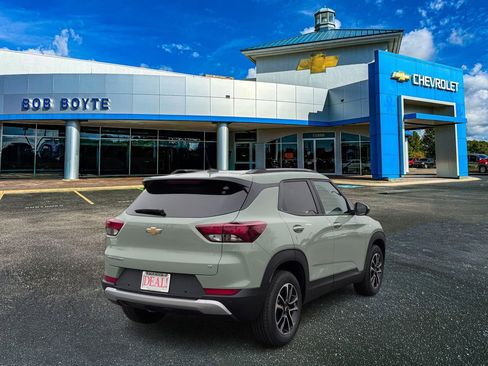 New 2026 Chevrolet TrailBlazer LT w/ Convenience Package FWD image 5