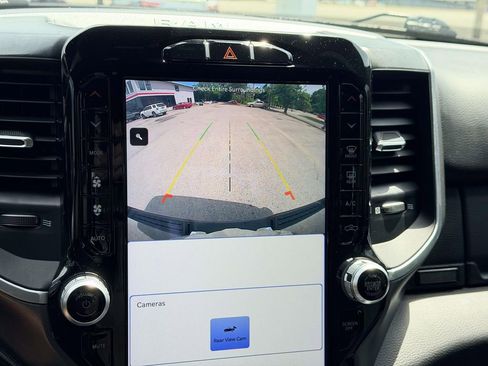 Used 2022 RAM 1500 Big Horn AWD/4WD image 4