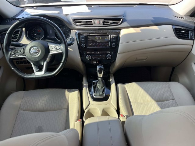 Used 2020 Nissan Rogue SV w/ Premium Package FWD image 16