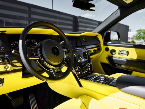 Used 2022 Rolls-Royce Cullinan Black Badge w/ Dark Exterior Package image 2