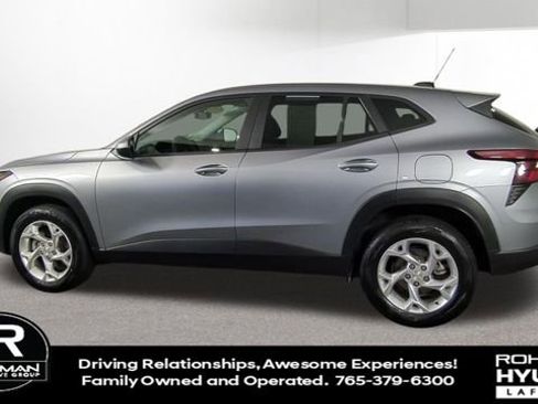 Used 2024 Chevrolet Trax LS w/ LS Convenience Package image 6