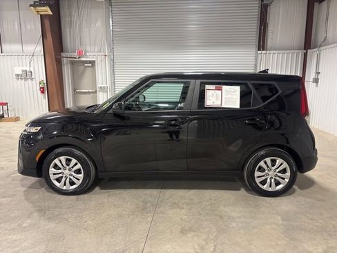 Used 2022 Kia Soul LX image 5