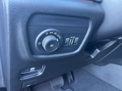 New 2025 Jeep Grand Cherokee Limited w/ Trailer Tow Package image 17