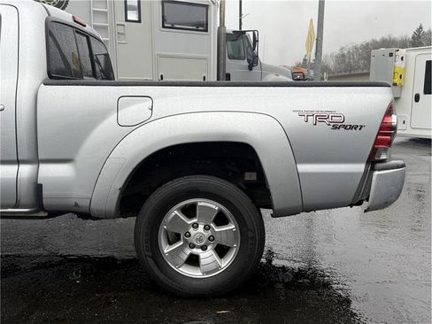 Used 2011 Toyota Tacoma PreRunner w/ TRD Sport Pkg image 33