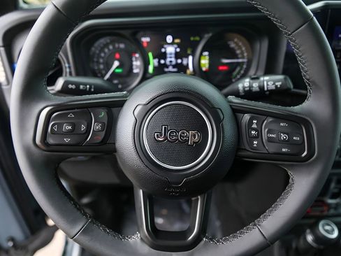 Used 2025 Jeep Wrangler Unlimited Rubicon 4xe AWD/4WD image 15