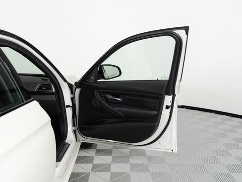 Used 2018 BMW M3 RWD image 30