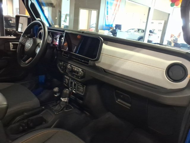 Used 2025 Jeep Wrangler Sport AWD/4WD image 21